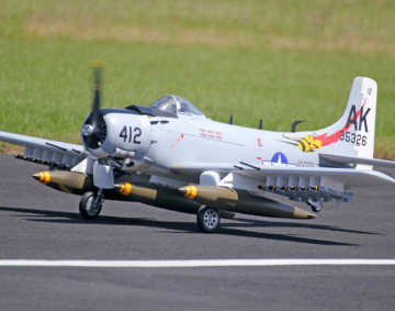 Seagull Skyraider Gr 35-60cc Bensin 2.15m ARF i gruppen RADIOSTYRDA FLYG / Radiostyrda Flygplan  / Flygplan (frbrnningsmotor) hos Rynosx4 Hobbyshop AB (SEA348GREY)