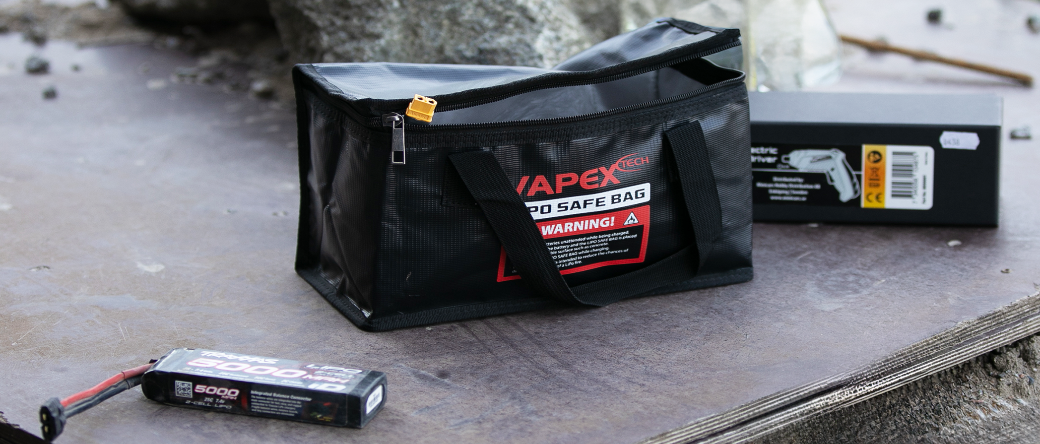 Laddväska och batteri till radiostyrd bil