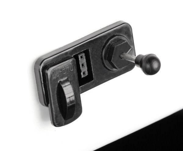 Strömbrytarfäste med ladduttag