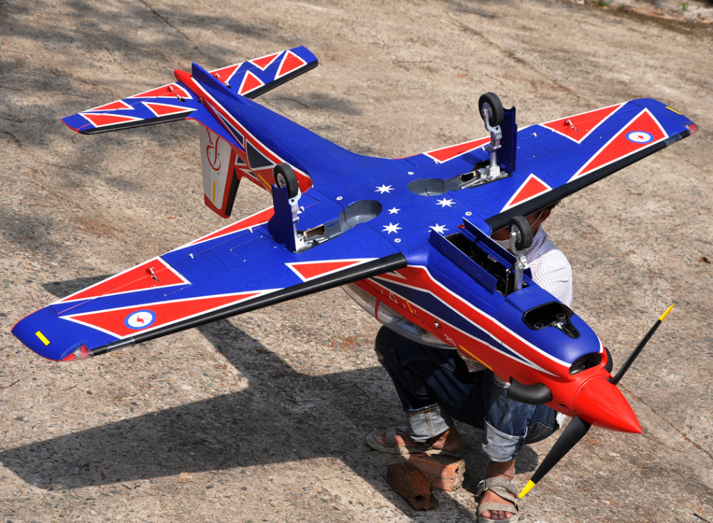 Black Horse PC-21 Pilatus 55-65cc Gas/EP 1962mm El-landställ