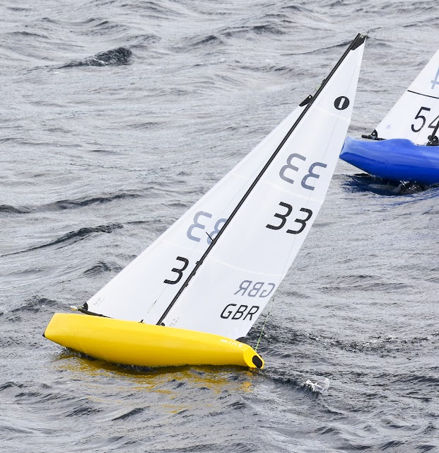 Joysway Segelbåt Mint IOM PNP Pearl Gul