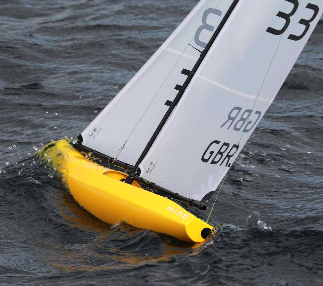 Joysway Segelbåt Mint IOM PNP Pearl Gul