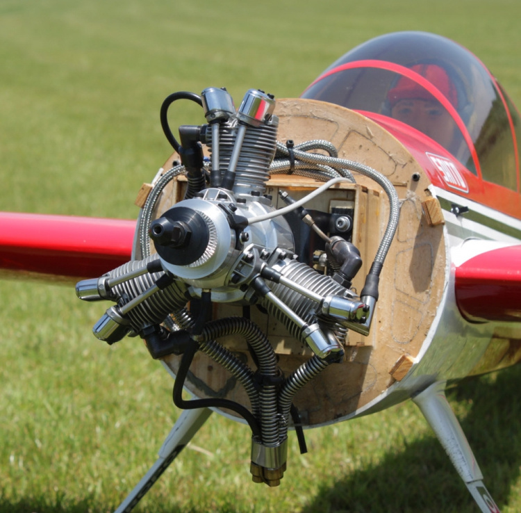 Saito FG-33R3 33cc 4-takts 3-cyl Stjärnmotor Bensin