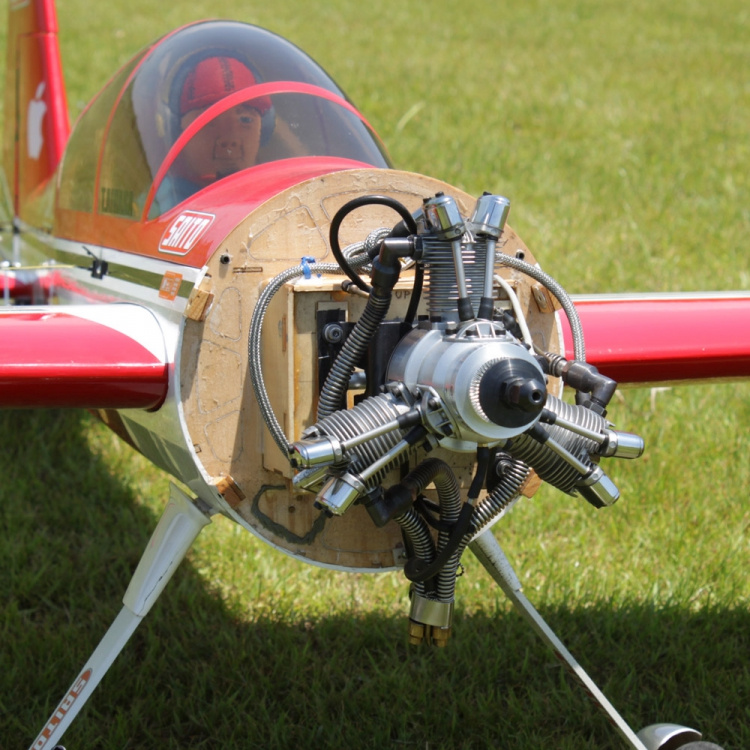 Saito FG-33R3 33cc 4-takts 3-cyl Stjärnmotor Bensin