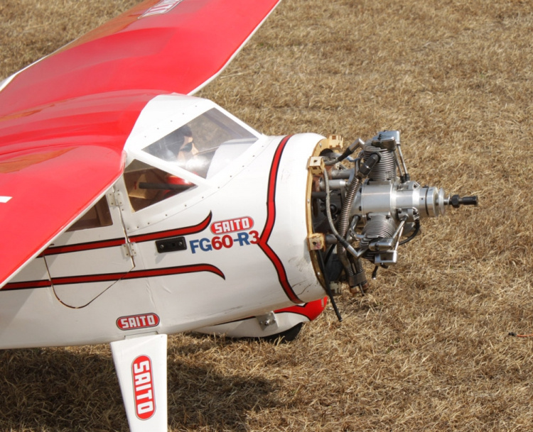 Saito FG-60R3 60cc 4-takts 3-cyl Stjärnmotor Bensin