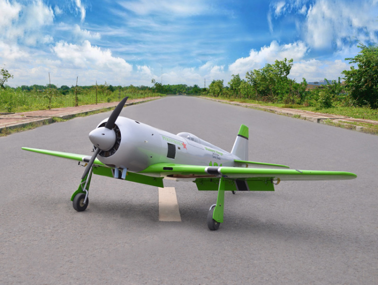 Seagull YAK-11 Reno Racer Perestroika 1776mm 35cc Gas Grön ARF