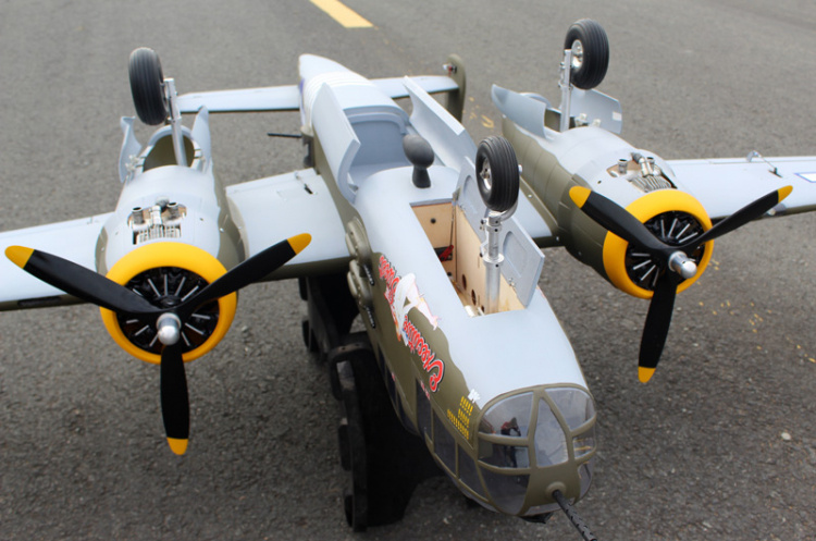 Seagull Mitchell B-25 20cc Gas med Infällbara Landställ ARF