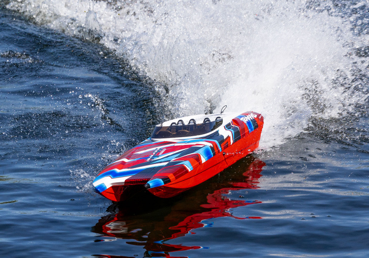 Traxxas DCB M41 Widebody Catamaran Röd