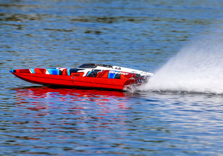 Traxxas DCB M41 Widebody Catamaran Röd