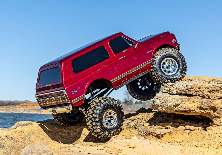Traxxas TRX-4 1972 Blazer High Trail 4WD 1/10 Röd
