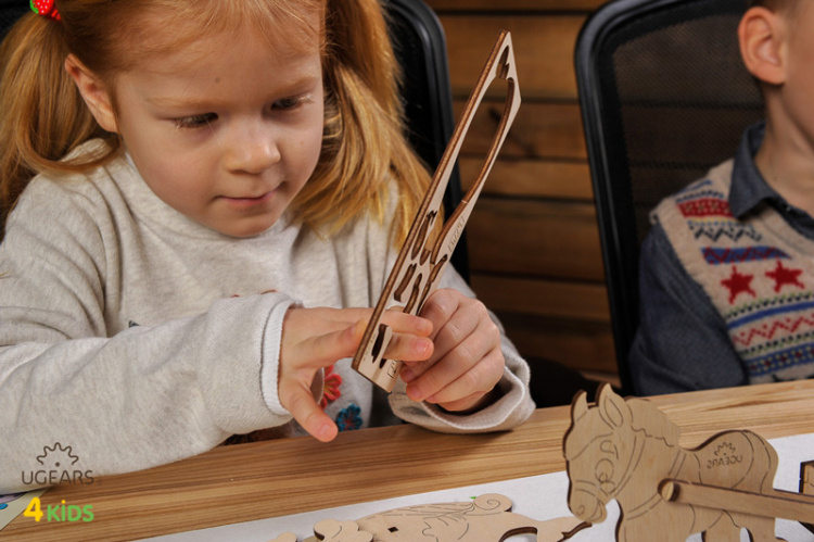 Ugears Val (för barn)