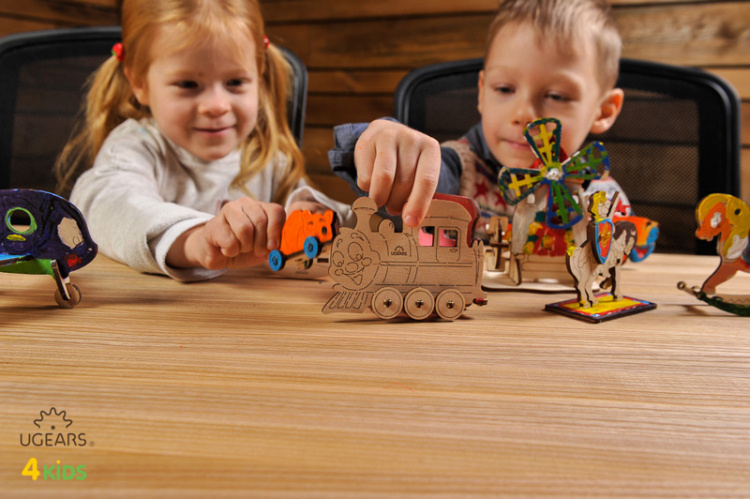 Ugears Lok med Vagn (för barn)