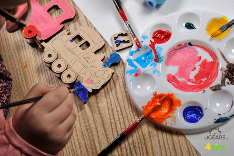 Ugears Lok med Vagn (för barn)