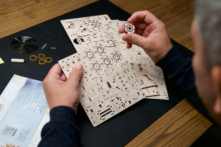 Ugears Flying Ford Anglia Harry Potter