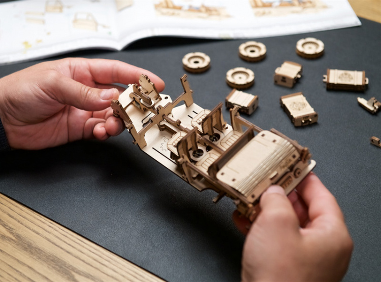 Ugears Flying Ford Anglia Harry Potter