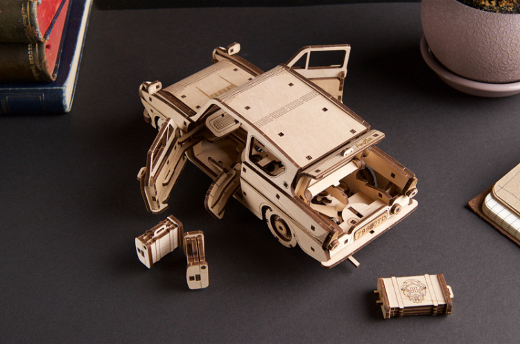 Ugears Flying Ford Anglia Harry Potter
