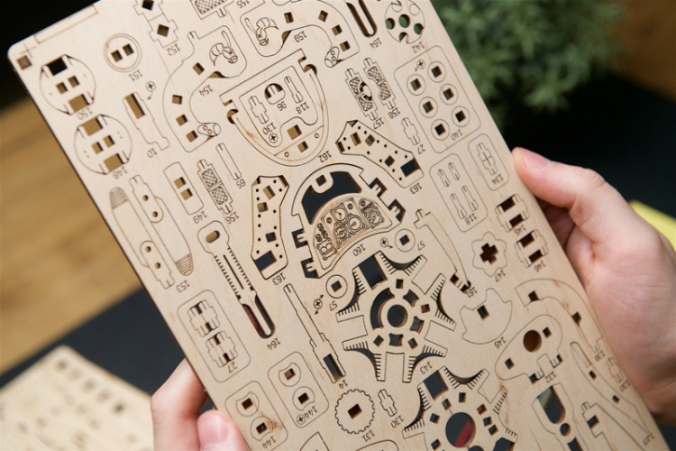 Ugears Mad Hornet Airplane Byggsats