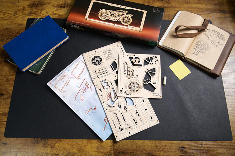 Ugears Indie Moto 2.5D Pussel