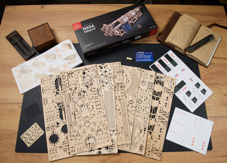 Ugears NASA Saturn V