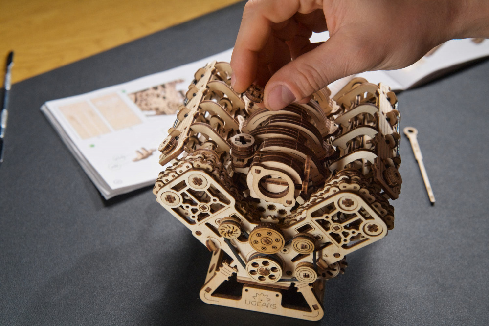 Ugears V8 Engine