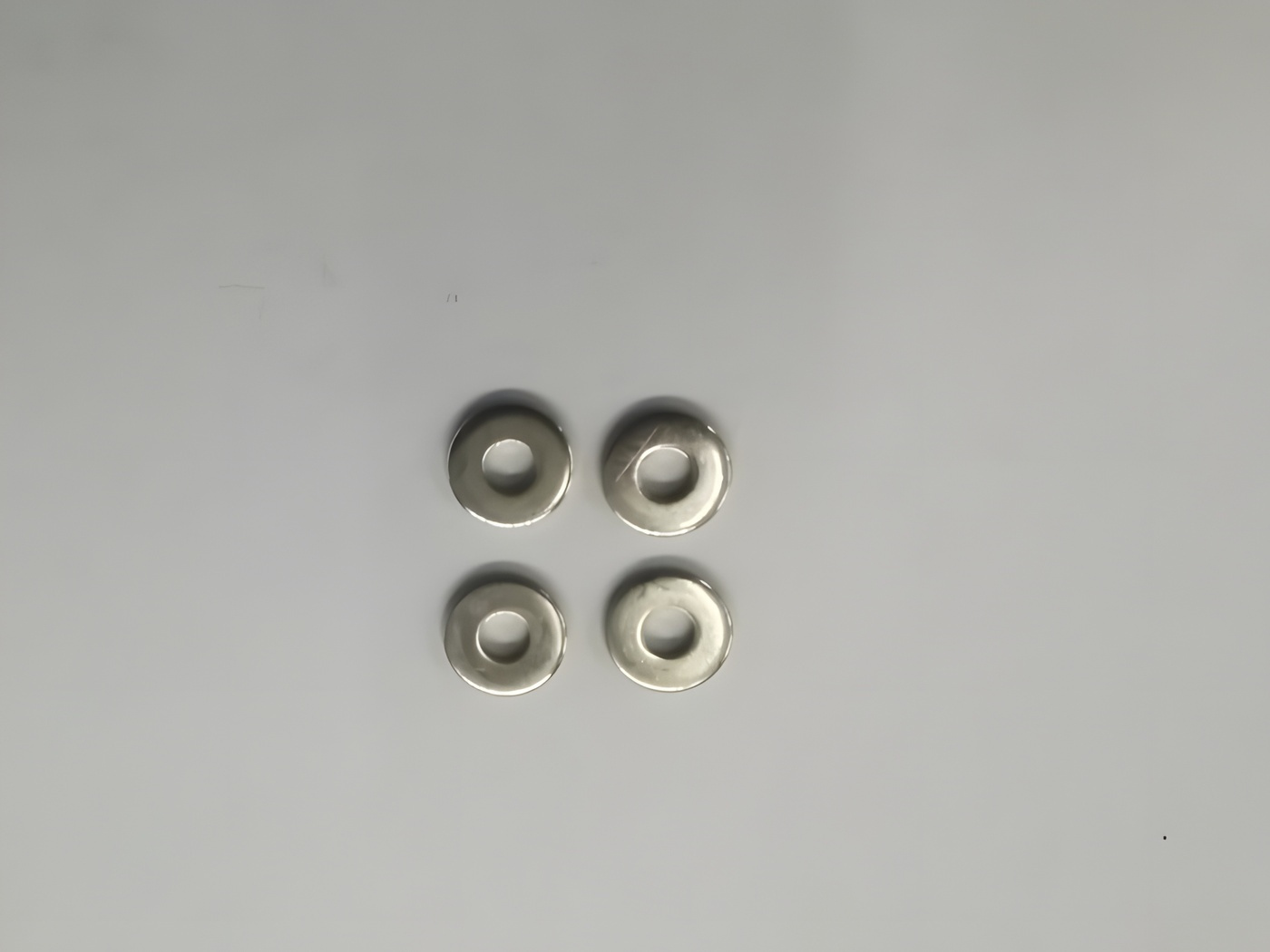 Bricka 8x3.2x1mm (4)